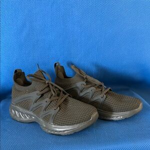 Women’s Feet hit Travel Athletic Shoes